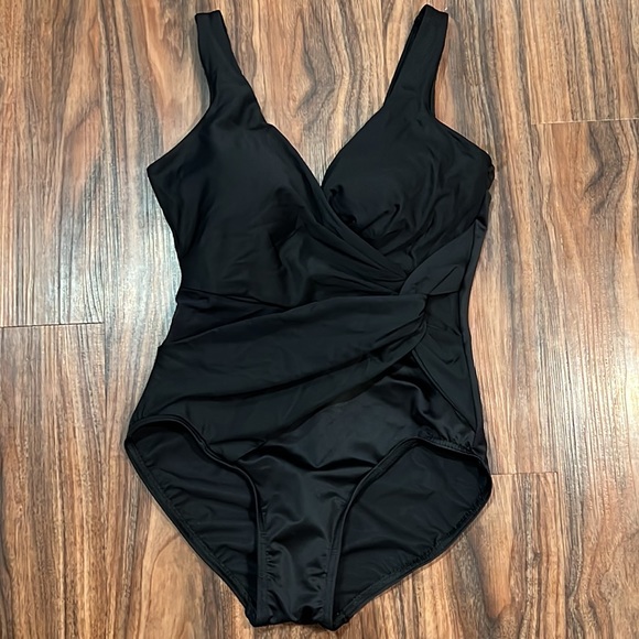 Miraclesuit Circe One Piece - Picture 6 of 16